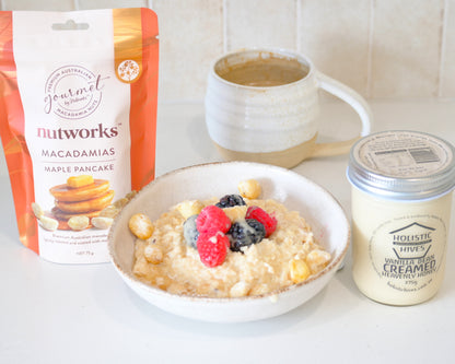 Example of Porridge with Maradamias and Vanilla Bean Honey